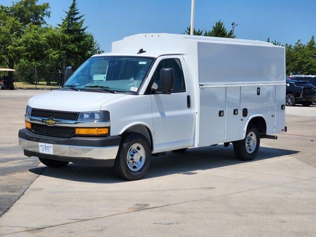 2025 Chevrolet Express Cutaway 3500 Base