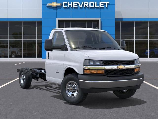 2025 Chevrolet Express Cutaway 3500 Base