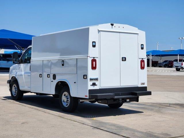 2025 Chevrolet Express Cutaway 3500 Base