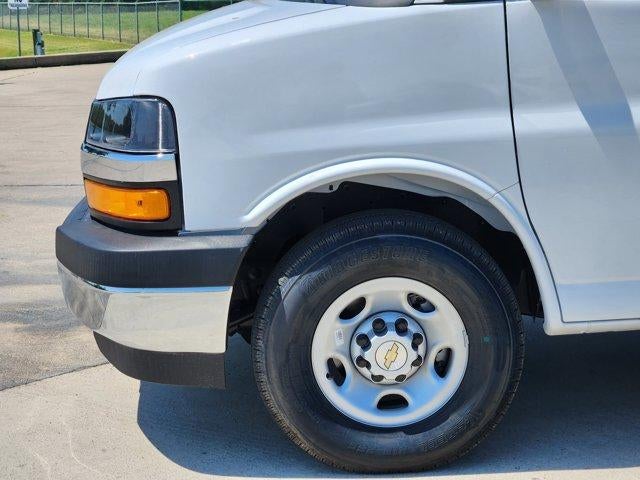 2025 Chevrolet Express Cutaway 3500 Base