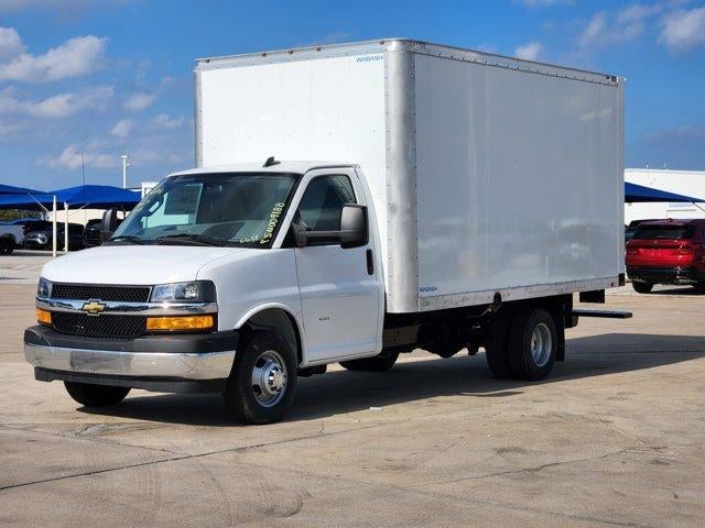 2025 Chevrolet Express Cutaway 3500 Base