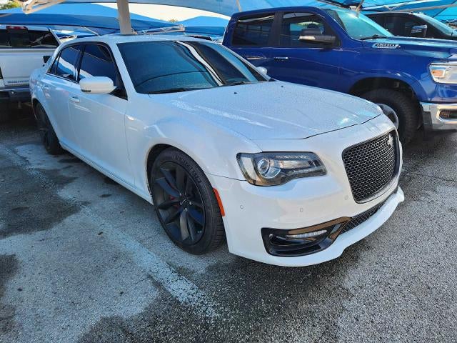 2023 Chrysler 300 C's photo