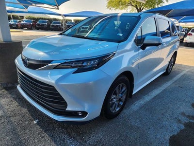 2025 Toyota Sienna XLE