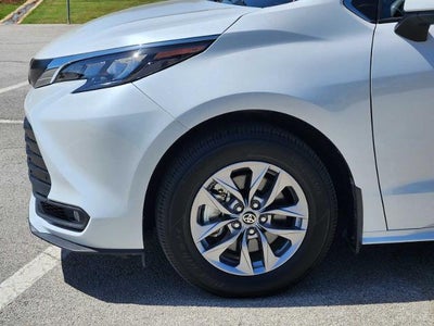 2025 Toyota Sienna XLE
