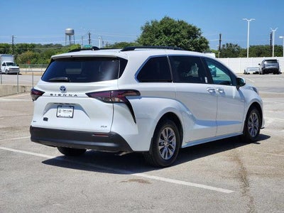 2025 Toyota Sienna XLE