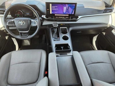 2025 Toyota Sienna XLE