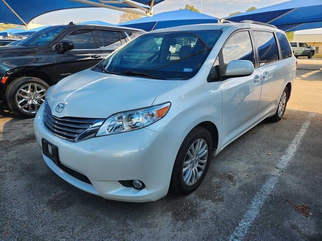 2017 Toyota Sienna XLE Auto Access Seat