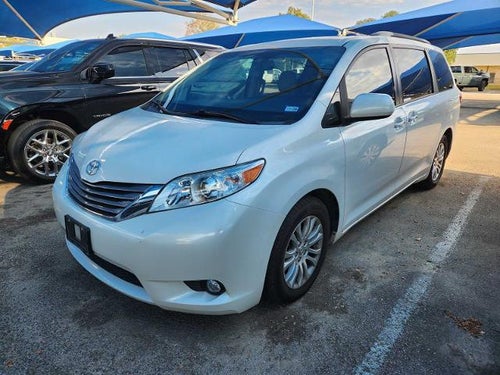 2017 Toyota Sienna XLE Auto Access Seat