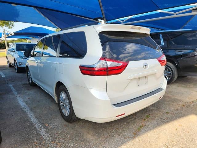 2017 Toyota Sienna XLE Auto Access Seat