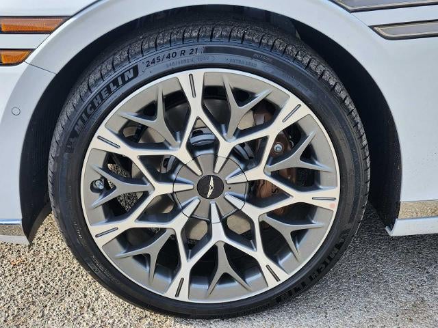 2025 Genesis G90 e-SC