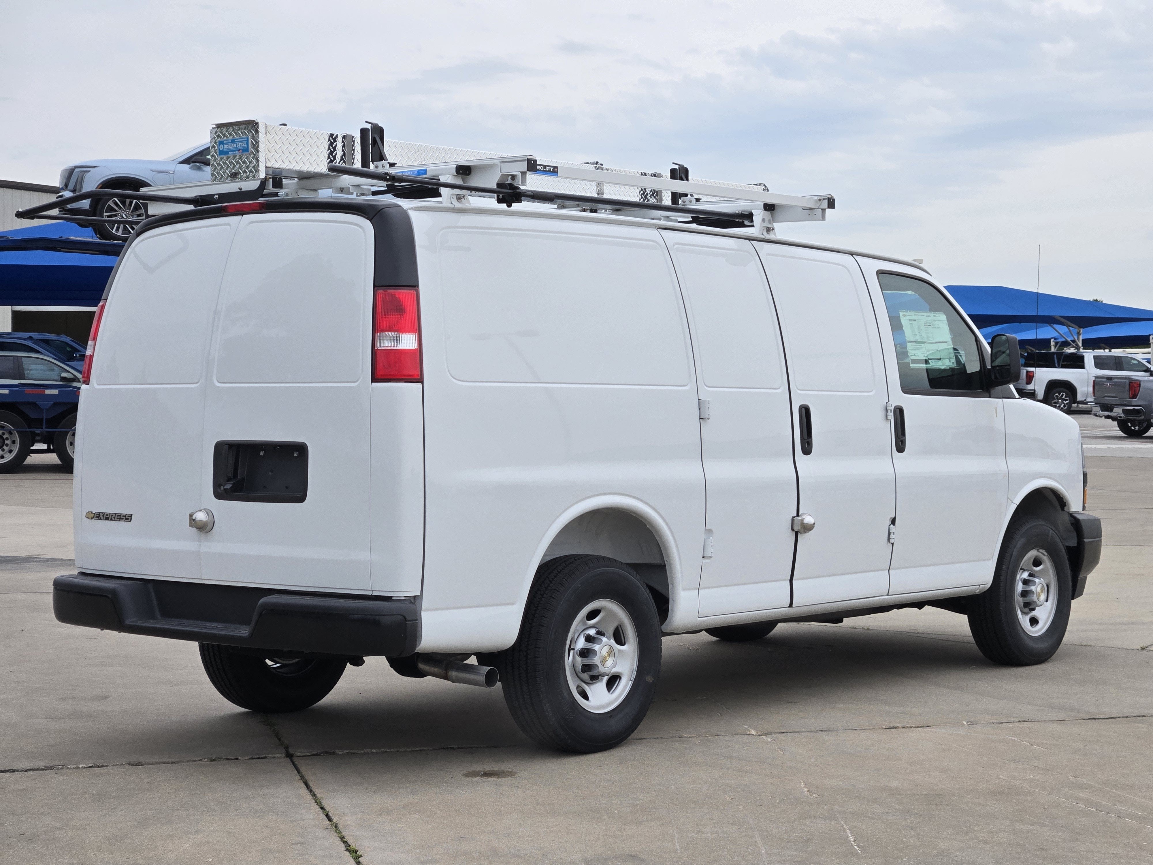 2025 Chevrolet Express Cargo Van Base